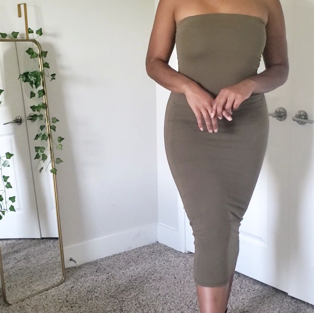 🌿BODY-CON MIDI DRESS IN ARMY GREEN